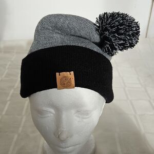 Oakley Women's Gray and Black Pom-Pom Beanie Hat One Size